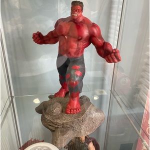 Hulk figure